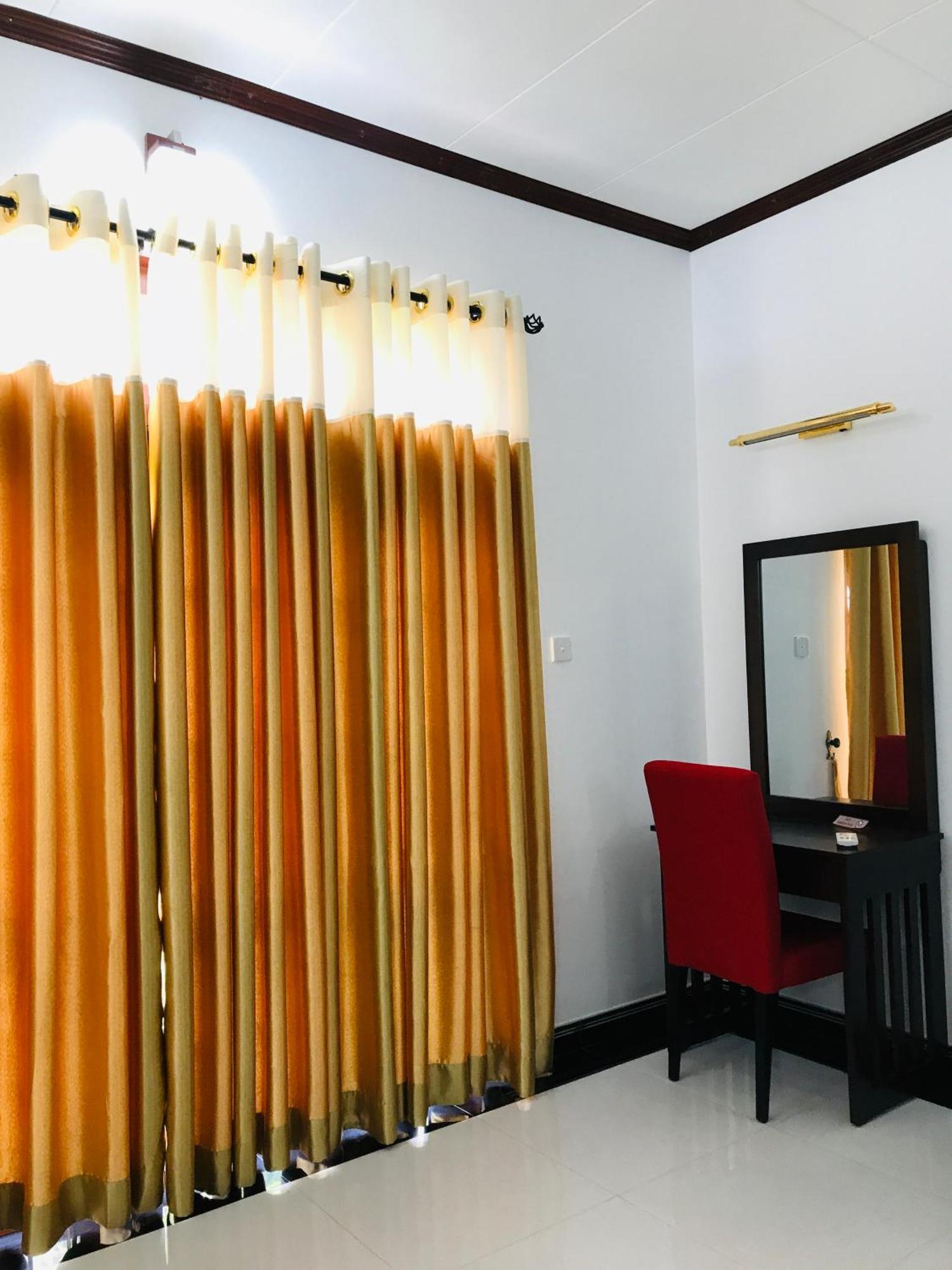 Siluni'S Villa Anuradhapura Zimmer foto
